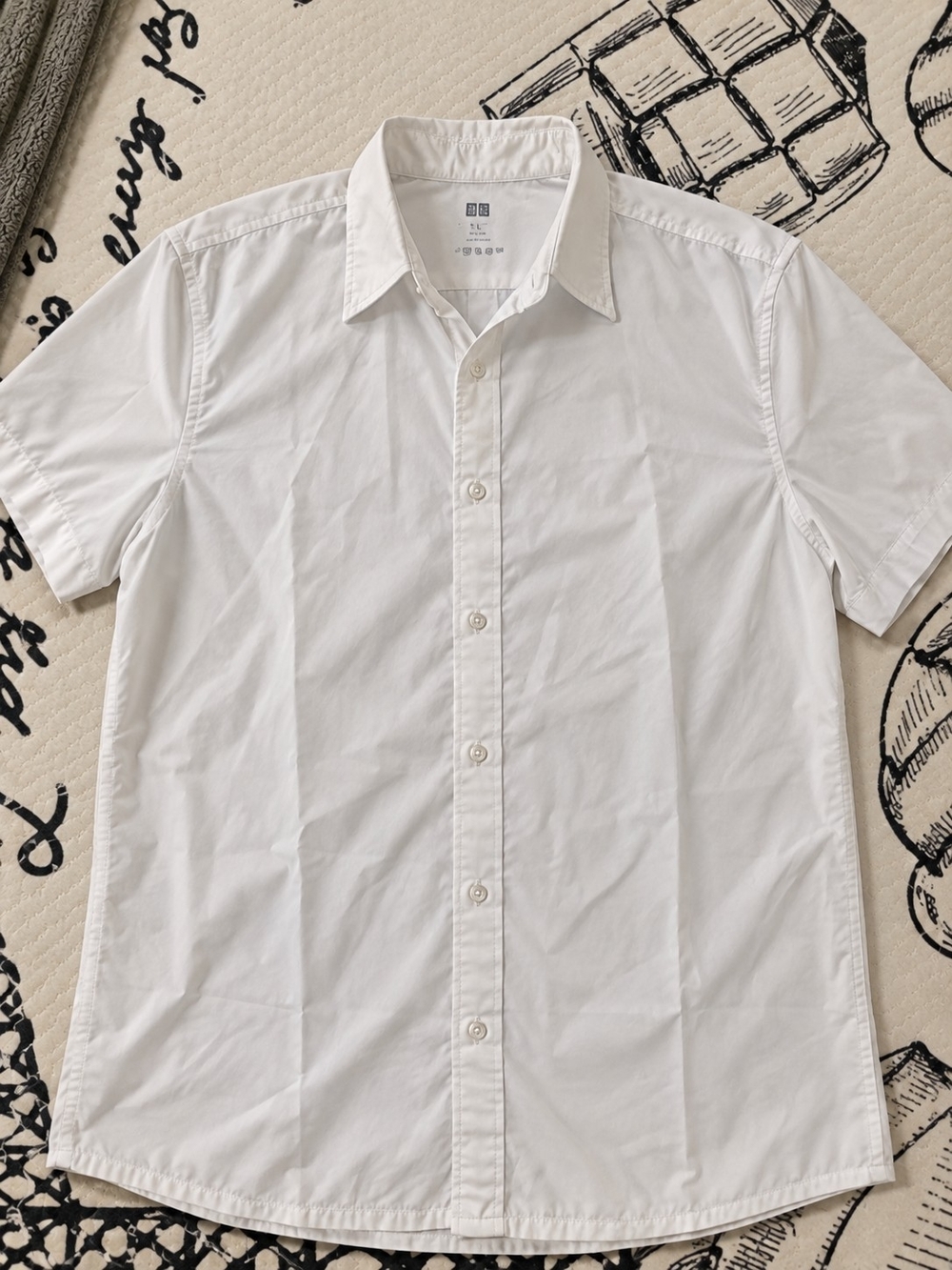 UNIQLO Men's White Short-Sleeve Button-Down Shirt